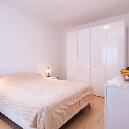 Drfranje Tudmana I Apartman *